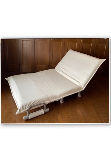 ソファーベット ホワイト リクライニング 三つ折り足付き