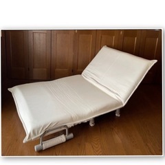 ソファーベット ホワイト リクライニング 三つ折り足付きの画像