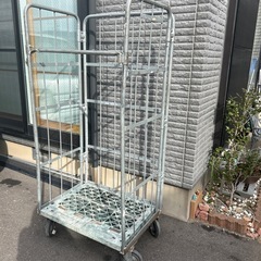 カゴ台車の画像