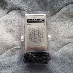 ワイドFM対応ポケットラジオ❗両耳イアホン付きFM-108の画像