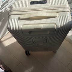 新品キャリーケース　の画像