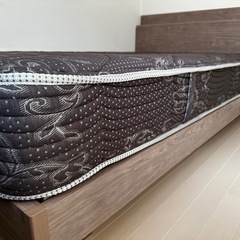 シモンズ　セミダブルベットの画像