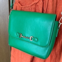 グリーン系ショルダーバッグ２つの画像
