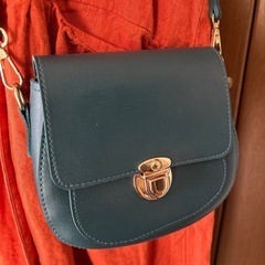 グリーン系ショルダーバッグ２つの画像