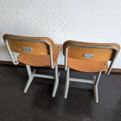 学校イスの画像