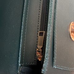 グリーン系ショルダーバッグ２つの画像