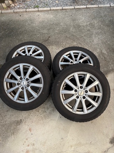 スタッドレスタイヤ　195/60R16 ナット付き