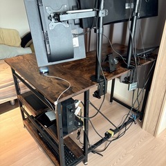 パソコンデスクの画像