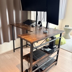 パソコンデスクの画像