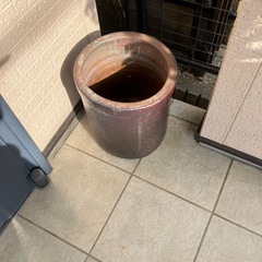 陶器の瓶の画像