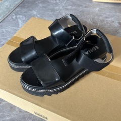 EDNA サンダルの画像