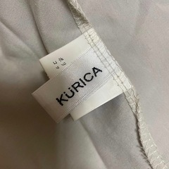 【kurica】ラッフルペプラムブラウ　ボリューム袖の画像