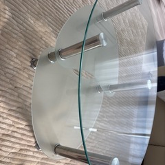 ガラステーブル（価格相談可）の画像