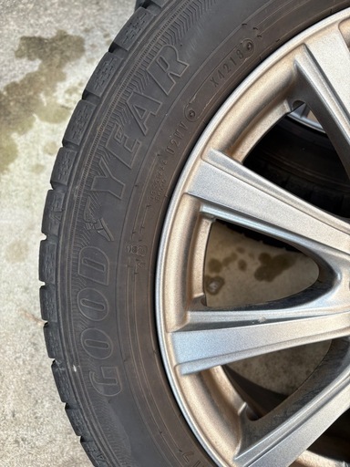 スタッドレスタイヤ　195/60R16 ナット付き