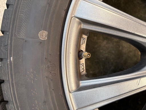 スタッドレスタイヤ　195/60R16 ナット付き