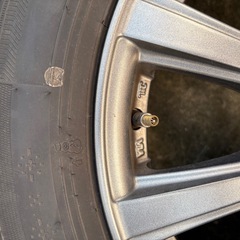 スタッドレスタイヤ　195/60R16 ナット付きの画像