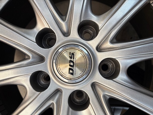 スタッドレスタイヤ　195/60R16 ナット付き
