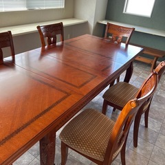 テーブル+イス5脚　セットの画像