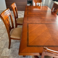 テーブル+イス5脚　セットの画像