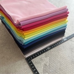 18色布ハギレの画像