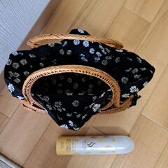 バック 布製の巾着が縫い付けられていますの画像