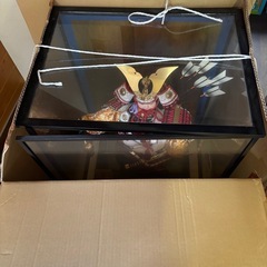 五月人形 武士の鎧 ガラスケース付き 45㎝23㎝29㎝の画像