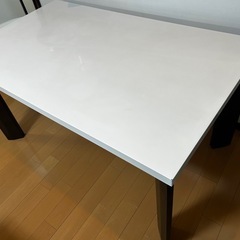 ダイニングテーブル&イス2脚の画像