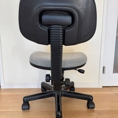 オフィスチェア　回転椅子　キャスター
の画像