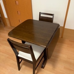 ダイニングテーブル
の画像