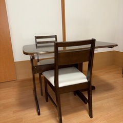 ダイニングテーブル
の画像