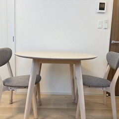 2人用ダイニングテーブルセットの画像