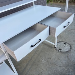 収納付きデスクの画像