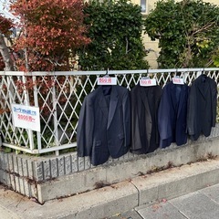 ガレージセール、スーツ他の画像