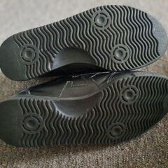 スニーカー黒の画像