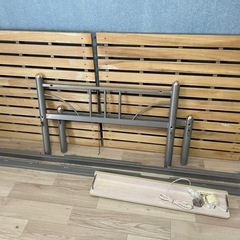 コンセント2つ付きベットフレームの画像