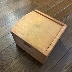 箱入りの積み木の画像