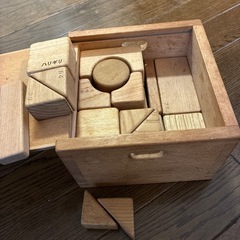箱入りの積み木の画像
