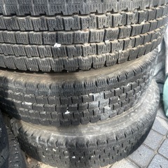 トラック用タイヤ、ホイール6本の画像
