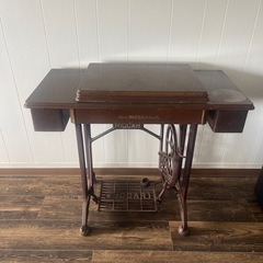 アンティーク　ミシンの画像