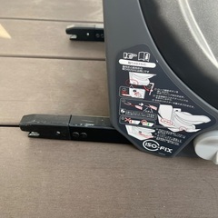 Combi チャイルドシート（回転・ISOFIX・新生児クッション/シェード付）の画像