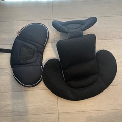 Combi チャイルドシート（回転・ISOFIX・新生児クッション/シェード付）の画像