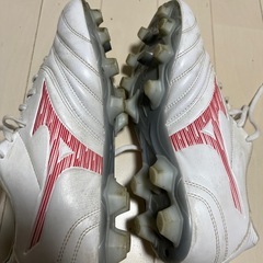Mizuno サッカースパイク ホワイト/レッドモナルシーダネオ3SW 26cmの画像