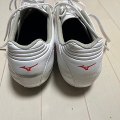 Mizuno サッカースパイク ホワイト/レッドモナルシーダネオ3SW 26cmの画像