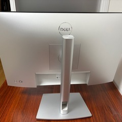 Dell U2421E 24.1インチ USB-Cハブ モニター ディスプレイの画像