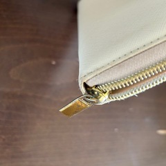 白い長財布の画像