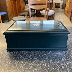 イ2511-390 オルゴール付き ジュエリー ボックス アクセサリー ケース 深緑 キズ汚れ有りの画像