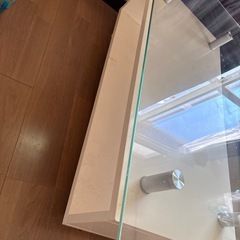 ガラステーブルの画像
