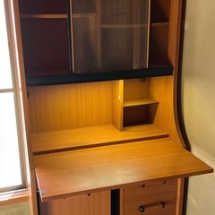 折り畳み天板の学習机の画像