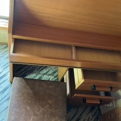 折り畳み天板の学習机の画像