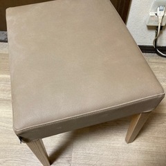 木製の椅子の画像